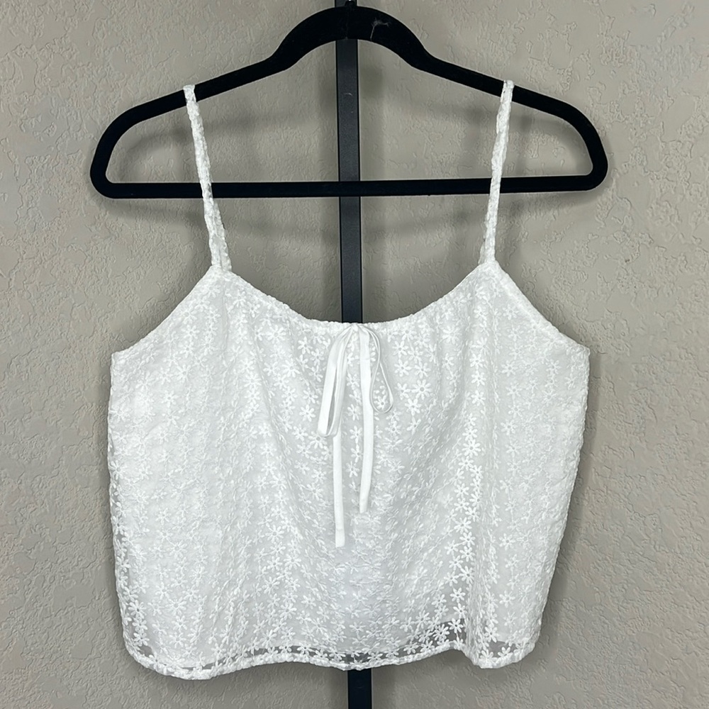 Gilli White Floral Eyelet Cropped Cami